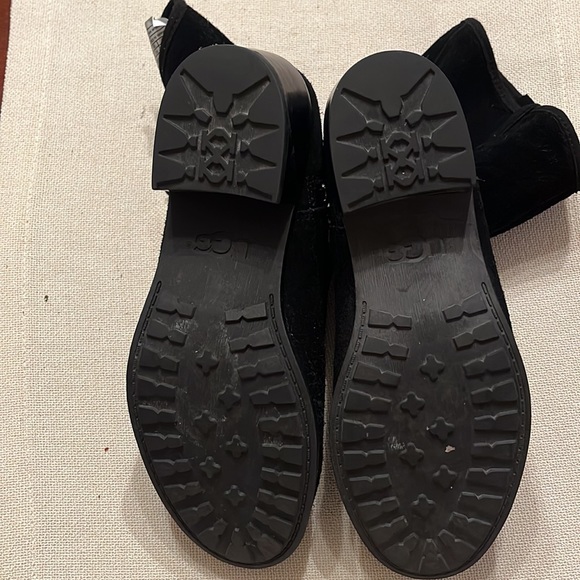 UGG Suede Size Zippered Booties in Black in EUC Size 5 - Picture 6 of 8